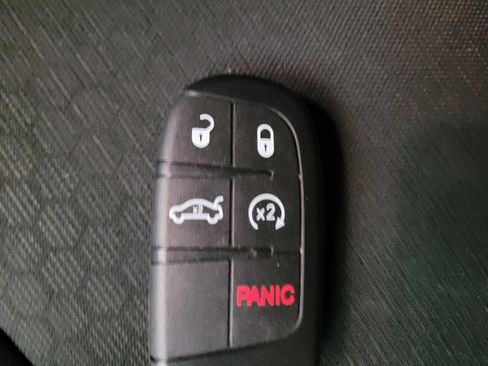 Used 2021 Jeep Cherokee Latitude Plus image 32