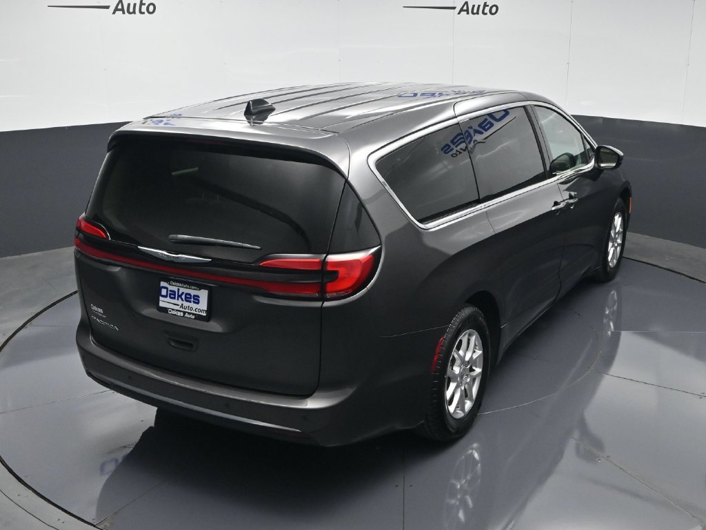 Used 2023 Chrysler Pacifica Touring-L FWD image 51