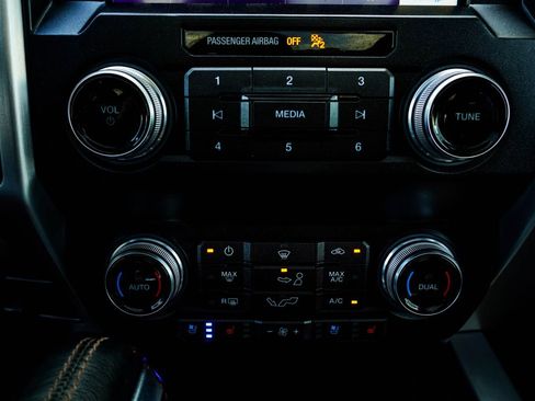 Used 2019 Ford F150 Platinum w/ Equipment Group 701A Luxury image 24