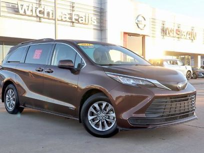 Used 2021 Toyota Sienna LE w/ LE Plus Package