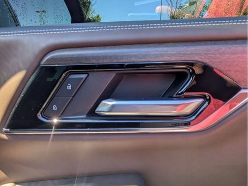 Used 2026 GMC Yukon XL Denali Ultimate w/ LPO, Floor Liner Package AWD/4WD image 17