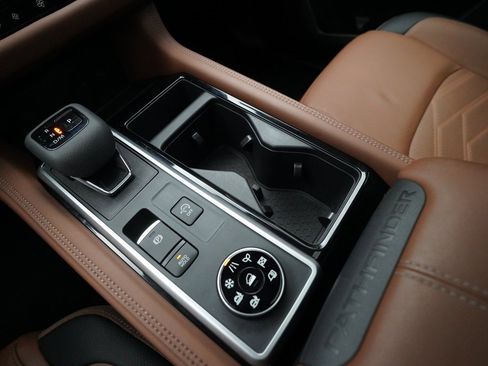 Certified 2024 Nissan Pathfinder Platinum w/ Cargo Package image 17