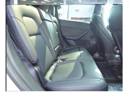 Used 2020 Tesla Model Y Long Range image 16