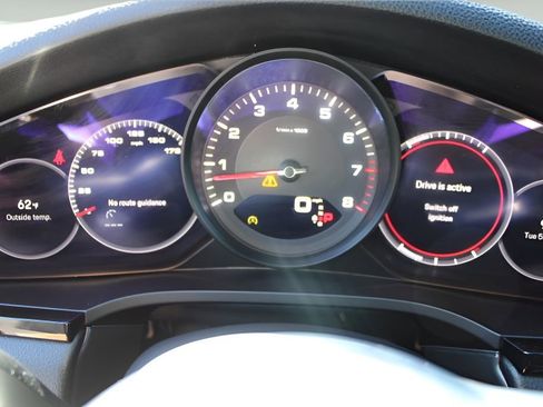 Used 2022 Porsche Cayenne Platinum Edition AWD/4WD image 11