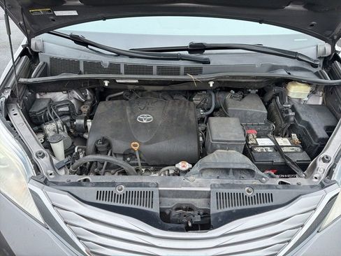 Used 2017 Toyota Sienna XLE w/ XLE Navigation Package image 13