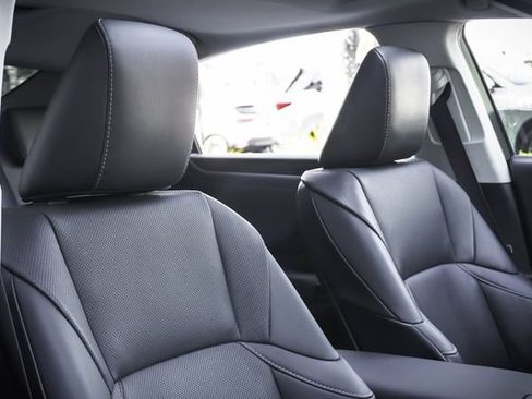 Certified 2022 Lexus ES 300h w/ Premium Package FWD image 26