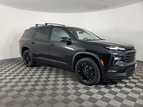 Used 2026 Chevrolet Traverse LT w/ Midnight/Sport Edition FWD image 2
