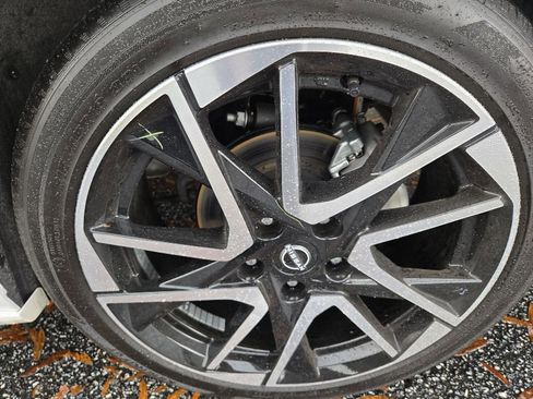 Used 2024 Nissan Sentra SR w/ SR Premium Package image 13