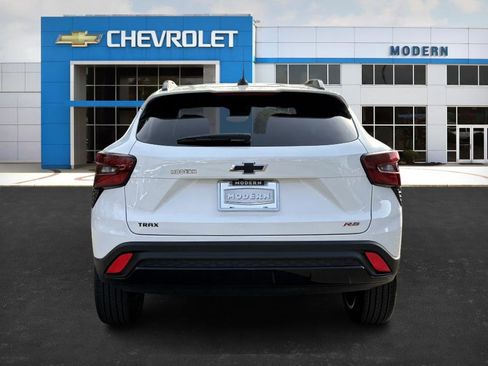 Certified 2025 Chevrolet Trax RS w/ Driver Confidence Package image 4