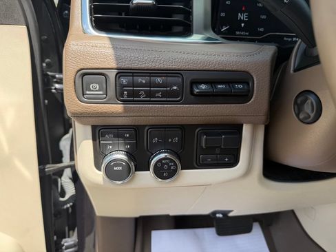 Used 2024 GMC Yukon XL Denali w/ Advanced Technology Package AWD/4WD image 14