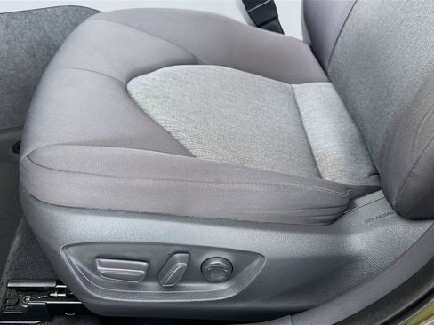 Used 2020 Toyota Camry LE image 20