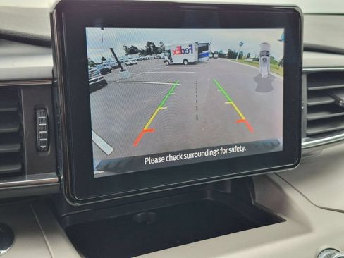 Used 2021 Ford Explorer XLT w/ Equipment Group 202A AWD/4WD image 24
