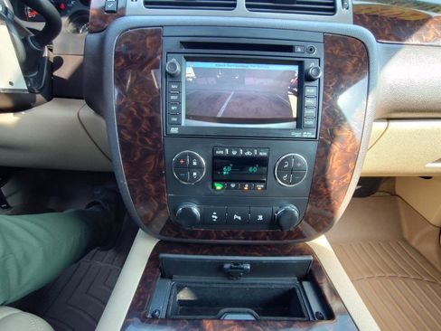 Used 2011 GMC Yukon Denali image 25