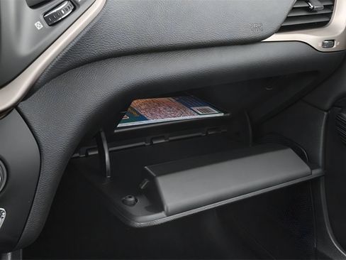 Used 2014 Jeep Cherokee Limited FWD image 11
