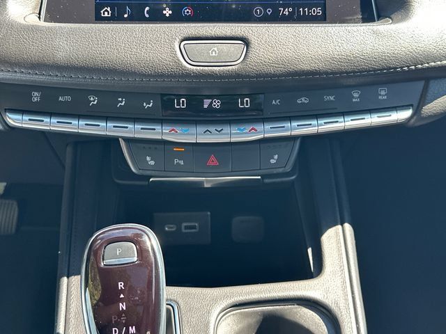 Used 2023 Cadillac XT4 Luxury w/ Cold Weather Package AWD/4WD image 34