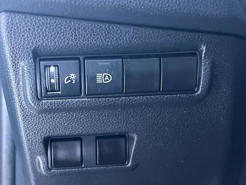 Used 2022 Toyota Corolla Cross XLE image 32