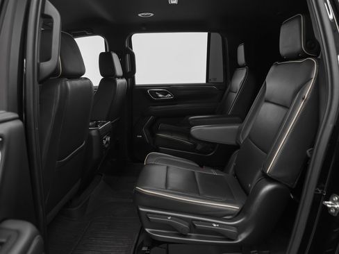 Used 2023 GMC Yukon XL SLT image 56