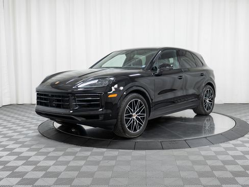 Used 2025 Porsche Cayenne AWD/4WD image 1