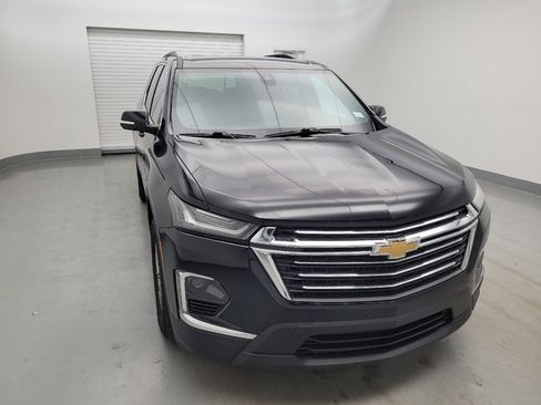 Used 2023 Chevrolet Traverse LT w/ LPO, Cargo Package AWD/4WD image 2