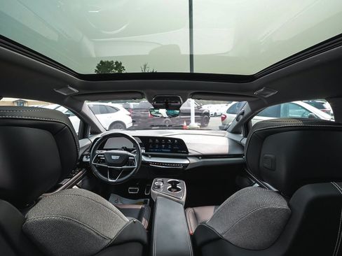 Used 2025 Cadillac Optiq Luxury 1 AWD/4WD image 43