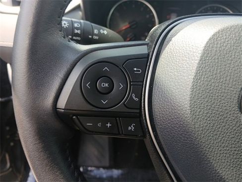 Used 2021 Toyota RAV4 XLE Premium image 21