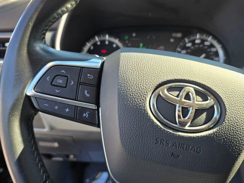 Used 2021 Toyota Highlander XLE image 18