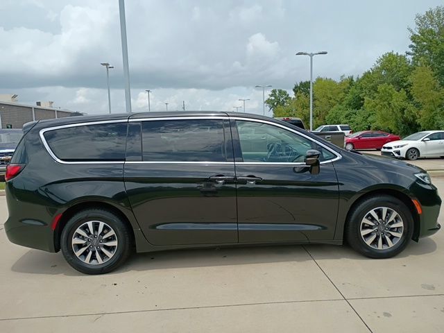 Used 2024 Chrysler Pacifica Limited FWD image 5