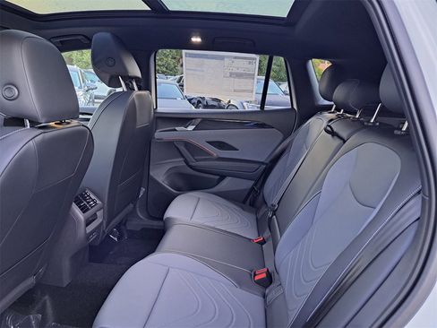 New 2026 Volkswagen Tiguan SE R-Line image 5