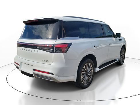 New 2026 INFINITI QX80 Luxe image 3