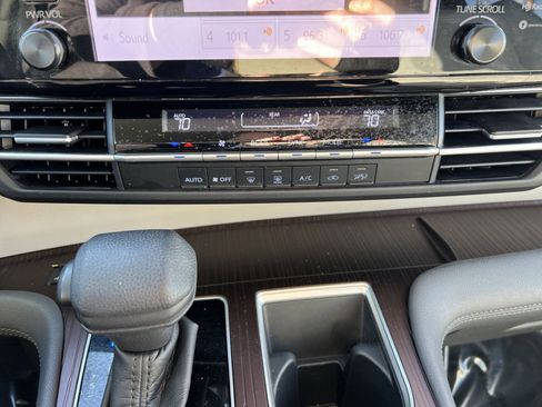 Used 2022 Toyota Sienna LE image 20