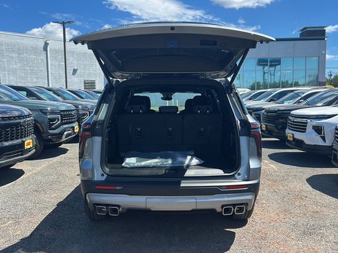 New 2026 Chevrolet Traverse LT w/ Driver Confidence Package AWD/4WD image 11