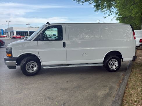 Used 2024 GMC Savana 2500 w/ Driver Convenience Package RWD image 5