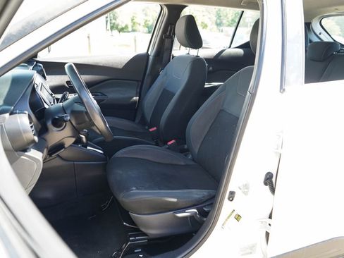 Used 2020 Nissan Kicks S FWD image 7