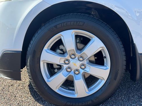 Used 2017 Chevrolet Traverse LT w/ Style and Technology Package image 5