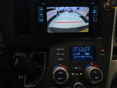 Used 2016 Toyota Sienna XLE Premium w/ Outdoor Package FWD image 19