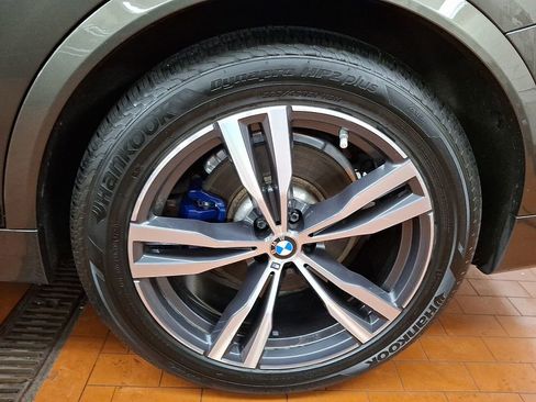 Used 2024 BMW X7 xDrive40i w/ M Sport Package AWD/4WD image 6