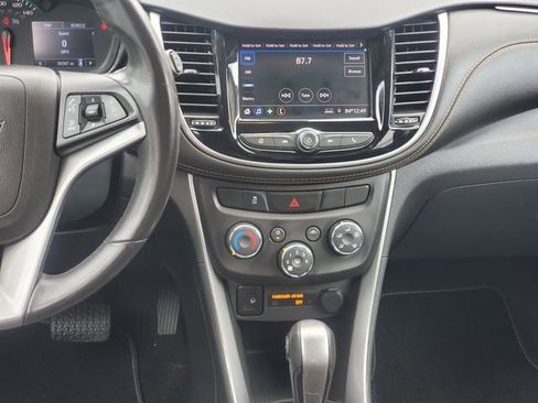 Used 2020 Chevrolet Trax LT w/ LT Convenience Package AWD/4WD image 22