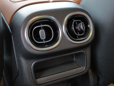 Used 2024 Mercedes-Benz GLC 300 4MATIC image 26