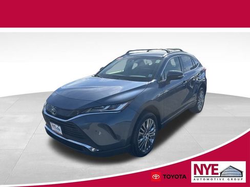 Used 2022 Toyota Venza XLE image 1