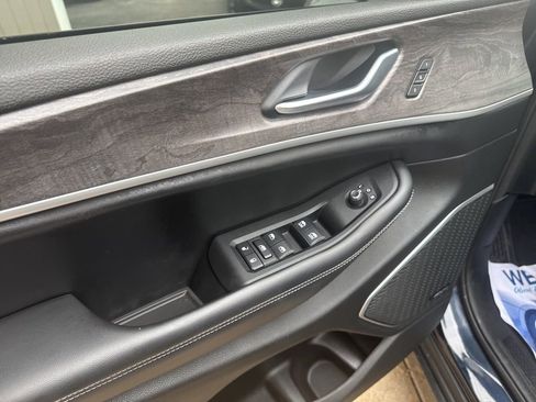 Certified 2023 Jeep Grand Cherokee L Limited image 11