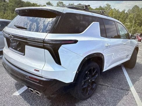 Used 2025 Chevrolet Traverse RS AWD/4WD image 5