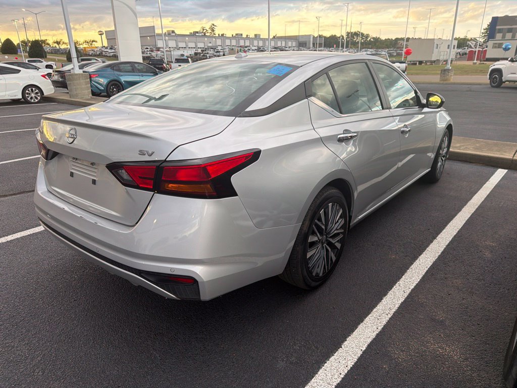Used 2024 Nissan Altima 2.5 SV FWD image 5