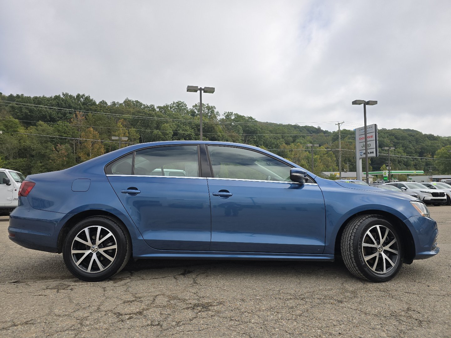 Used 2017 Volkswagen Jetta SE FWD image 19