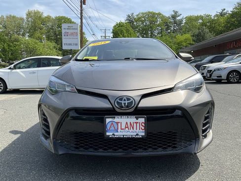 Used 2018 Toyota Corolla SE w/ SE Premium Package FWD image 2