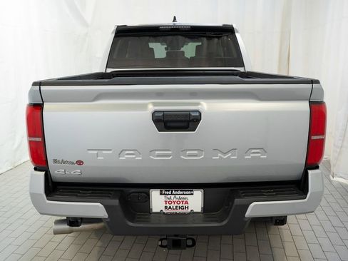 Certified 2025 Toyota Tacoma SR5 AWD/4WD image 4