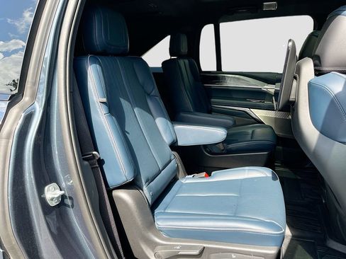 Certified 2025 Cadillac Escalade IQ Sport 2 w/ LPO, ONYX Package AWD/4WD image 36