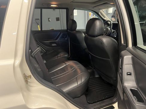 Used 2004 Jeep Grand Cherokee Laredo w/ Tan Your Hide Group image 8