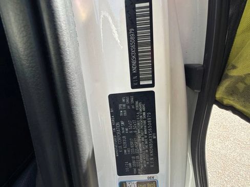 Used 2025 Kia Carnival FWD image 4