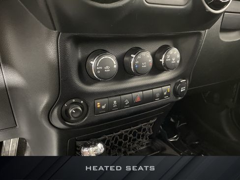 Used 2014 Jeep Wrangler Unlimited Sahara AWD/4WD image 4