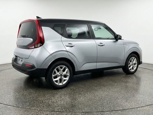 Used 2025 Kia Soul LX w/ LX Technology Package FWD image 9